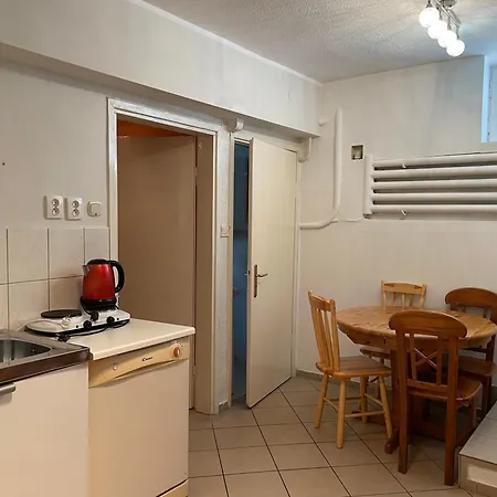 Suterena U Urszuli Z Parkingiem & Ogrodem Apartmán