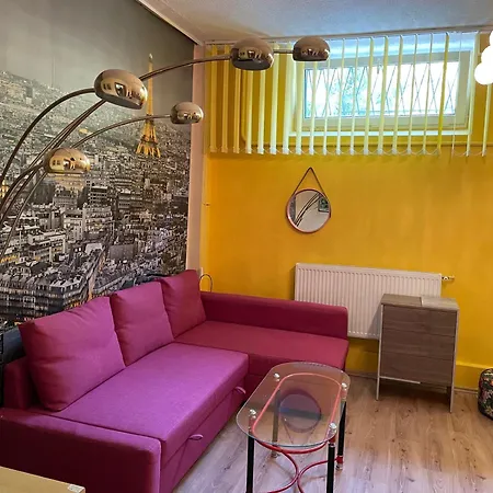 Apartmán Suterena U Urszuli Z Parkingiem & Ogrodem